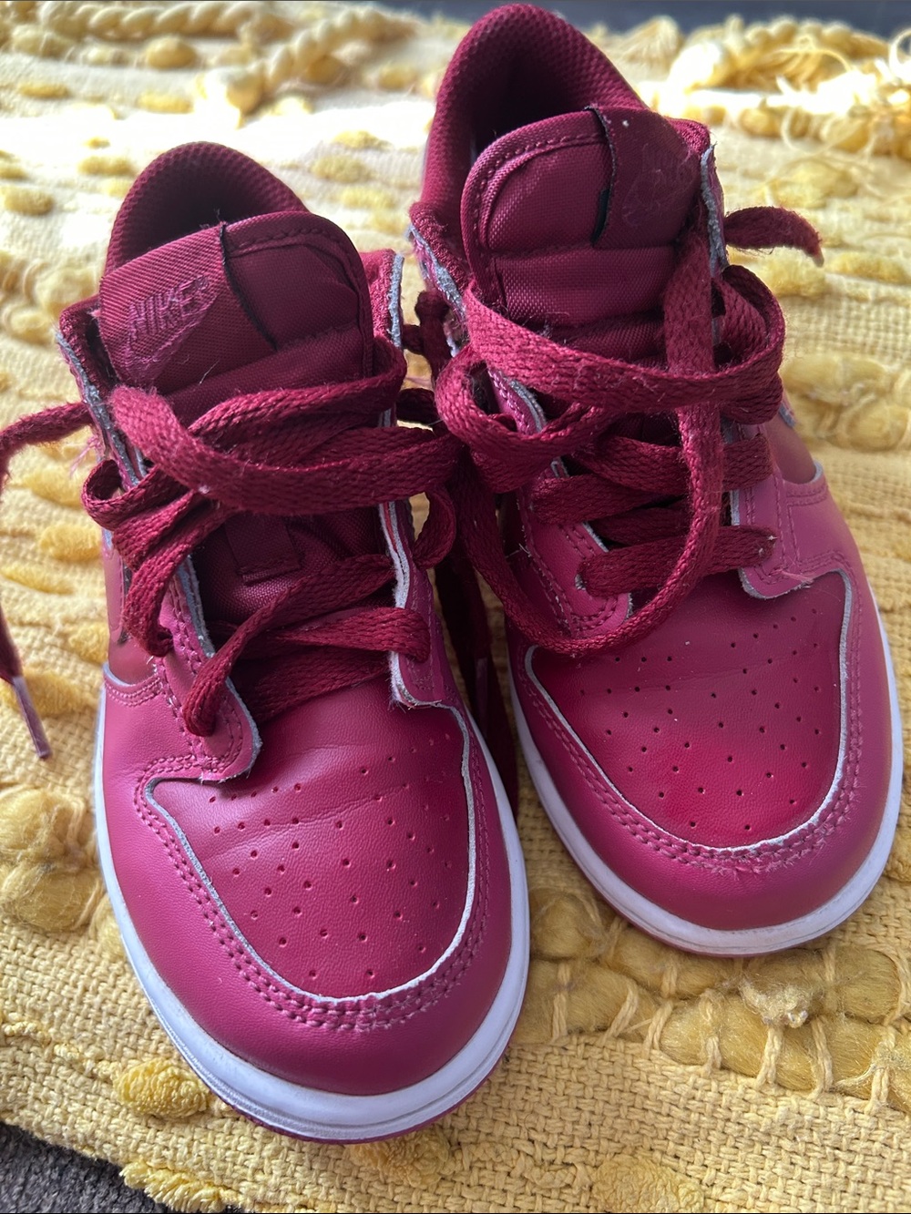 Nike Kids Red-Pink Low-Top Sneakers